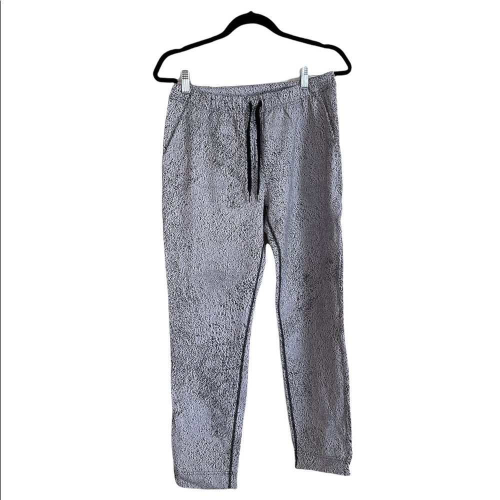 Lululemon joggers black and white